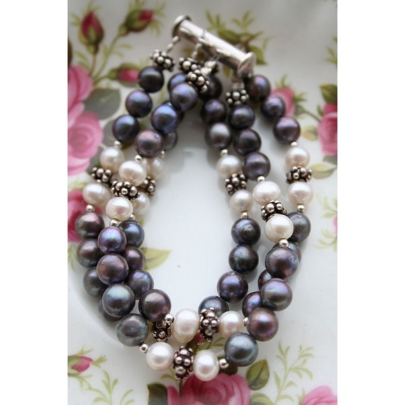 Handmade fresh water pearl bracelet - Picture 2 of 3